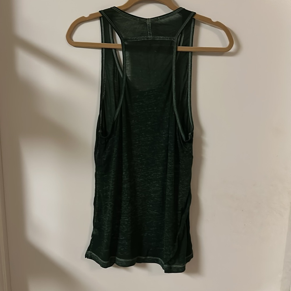 Lightweight green tank - Picture 2 of 2